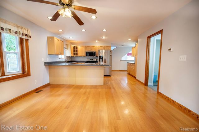 3180 Eastwood Drive, Rochester Hills, MI 48309