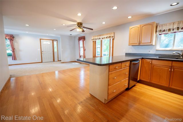 3180 Eastwood Drive, Rochester Hills, MI 48309