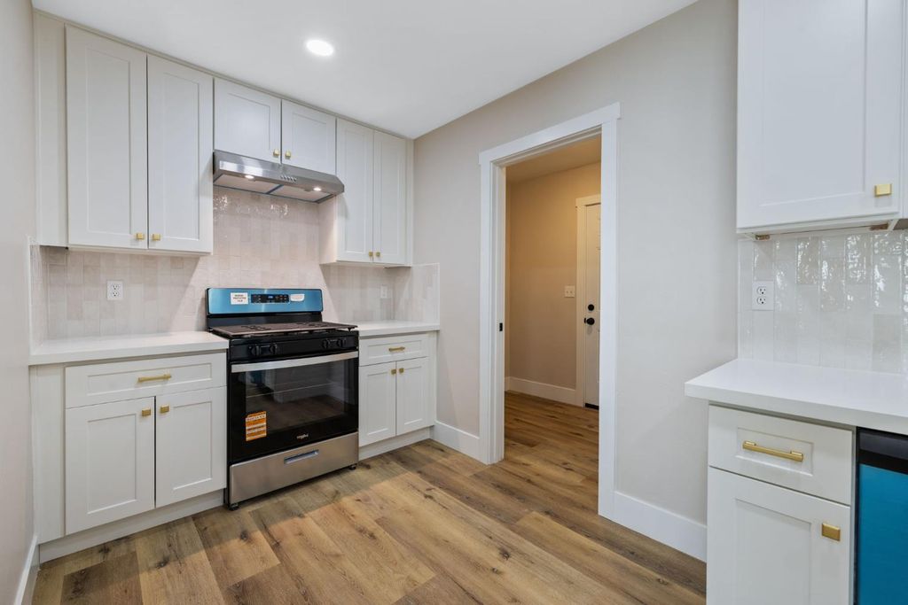 Image 10 of property listing at 3015 E Simpson Avenue, Fresno, CA 93703