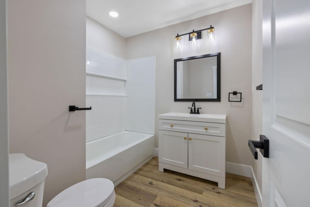 Image 13 of property listing at 3015 E Simpson Avenue, Fresno, CA 93703