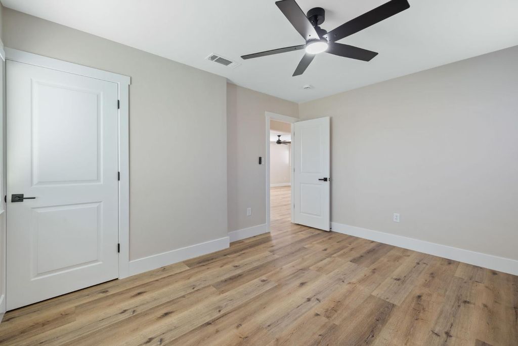 Image 15 of property listing at 3015 E Simpson Avenue, Fresno, CA 93703