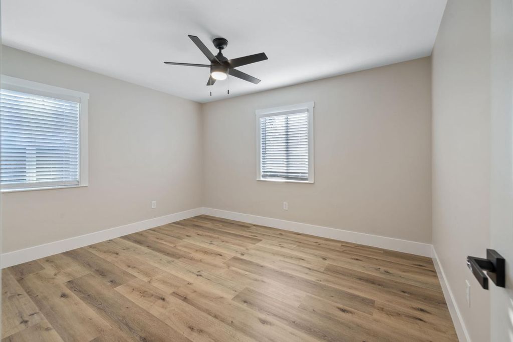 Image 16 of property listing at 3015 E Simpson Avenue, Fresno, CA 93703