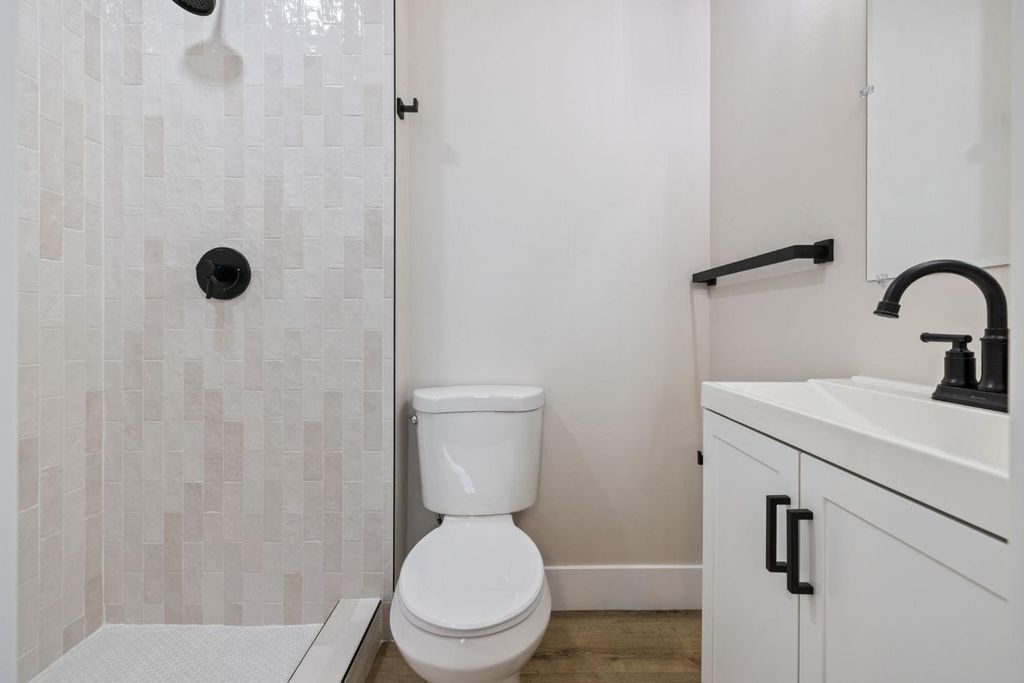 Image 18 of property listing at 3015 E Simpson Avenue, Fresno, CA 93703