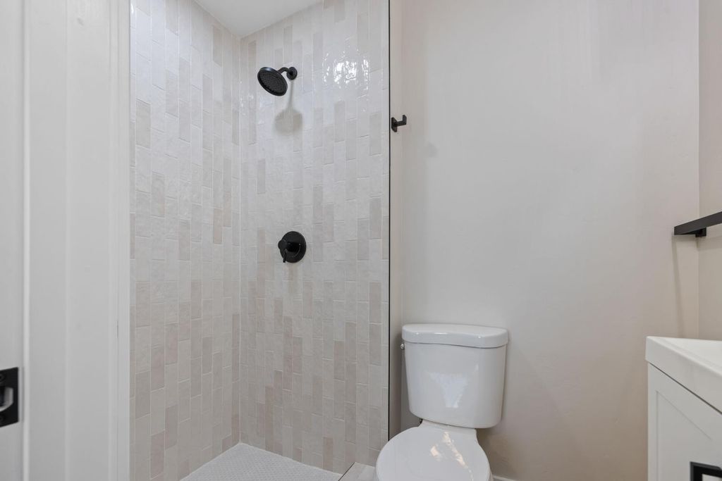 Image 19 of property listing at 3015 E Simpson Avenue, Fresno, CA 93703