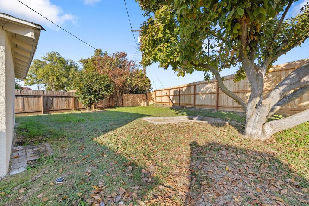 Image 25 of property listing at 3015 E Simpson Avenue, Fresno, CA 93703