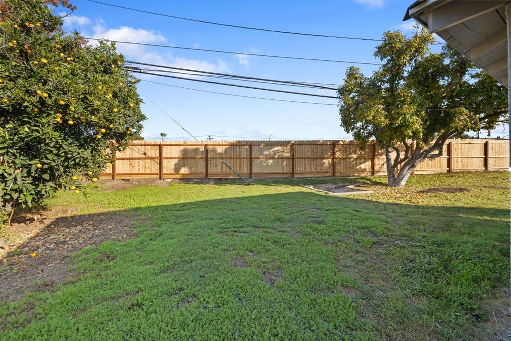 Image 26 of property listing at 3015 E Simpson Avenue, Fresno, CA 93703