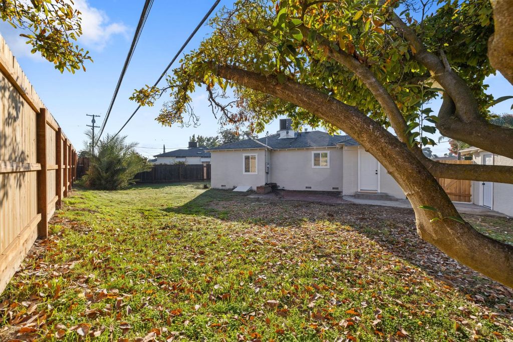 Image 29 of property listing at 3015 E Simpson Avenue, Fresno, CA 93703