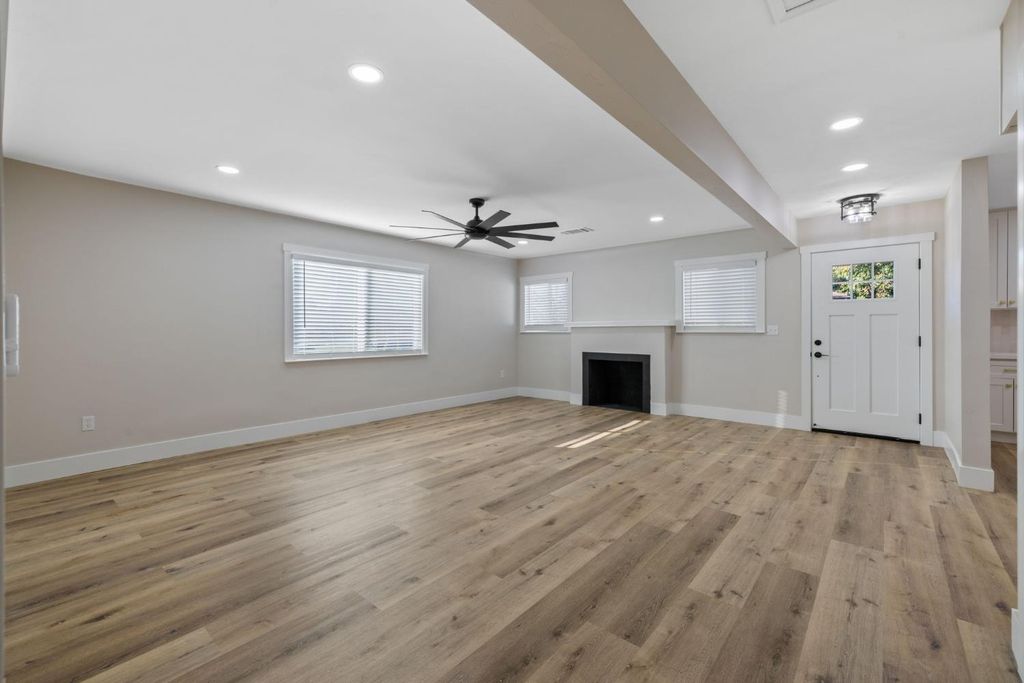 Image 4 of property listing at 3015 E Simpson Avenue, Fresno, CA 93703