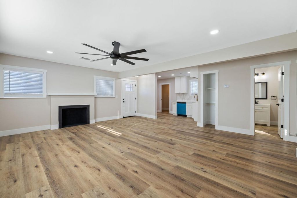 Image 5 of property listing at 3015 E Simpson Avenue, Fresno, CA 93703