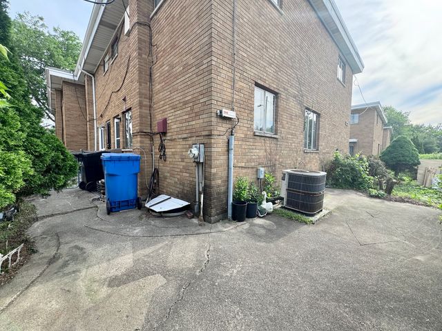 2540 W Jerome Street D, Chicago, IL 60645