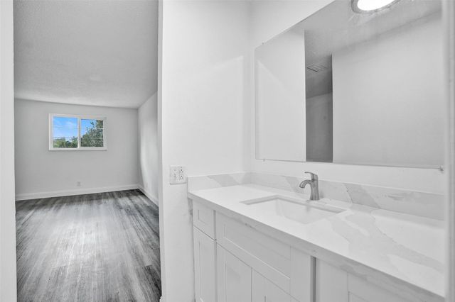 7175 Nova Dr 108, Davie, FL 33317