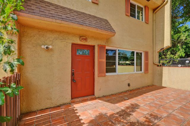 7175 Nova Dr 108, Davie, FL 33317