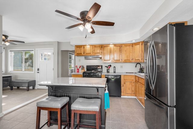 9 Cottage Street, Dracut, MA 01826