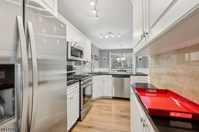 2 Joanne Dr 1-A, Denville Twp., NJ 07834