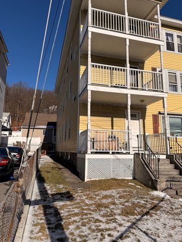 1 Verdi Rd, Worcester, MA 01604