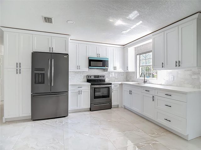 201 VALENCIA DRIVE, Auburndale, FL 33823