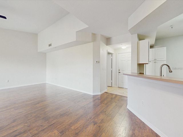 5578 METROWEST BOULEVARD 203, Orlando, FL 32811