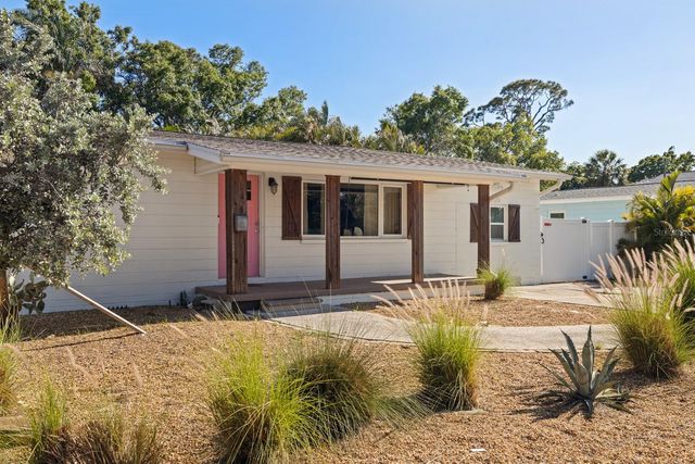 220 45TH AVENUE S, St Petersburg, FL 33705