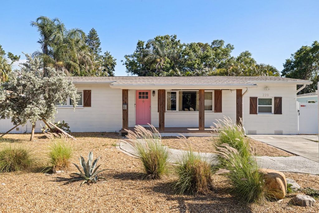 220 45TH AVENUE S, St Petersburg, FL 33705