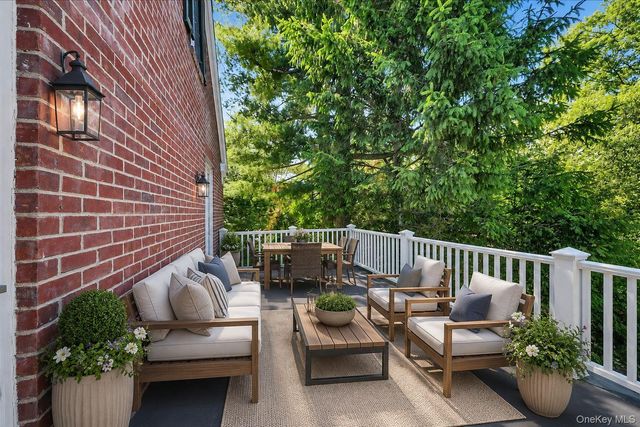 86 Caterson Terrace, Hartsdale, NY 10530