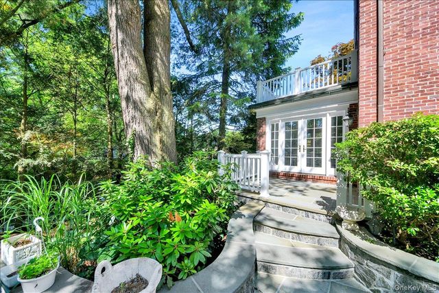 86 Caterson Terrace, Hartsdale, NY 10530
