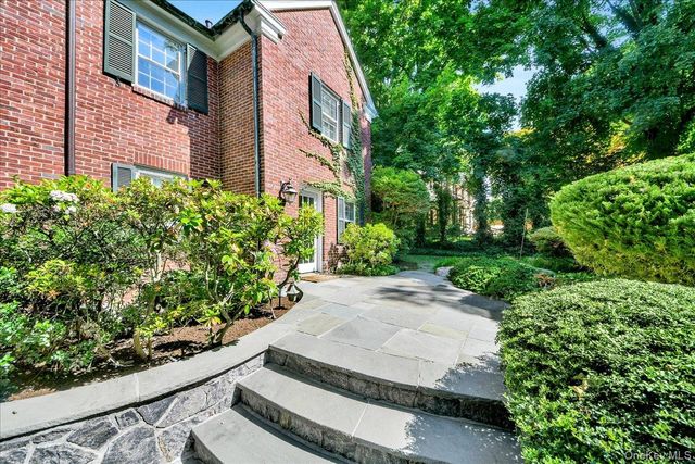 86 Caterson Terrace, Hartsdale, NY 10530