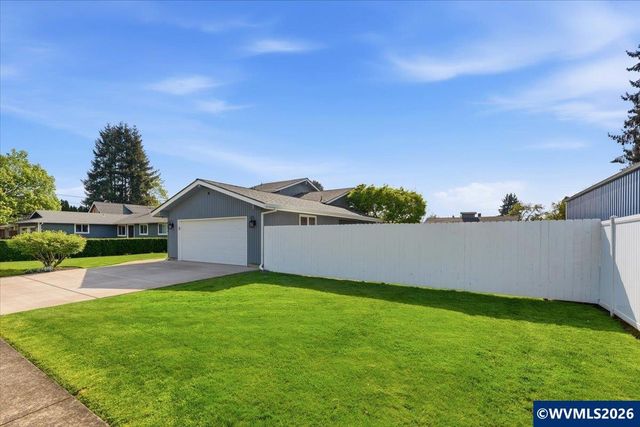 4094 5th St, Hubbard, OR 97032