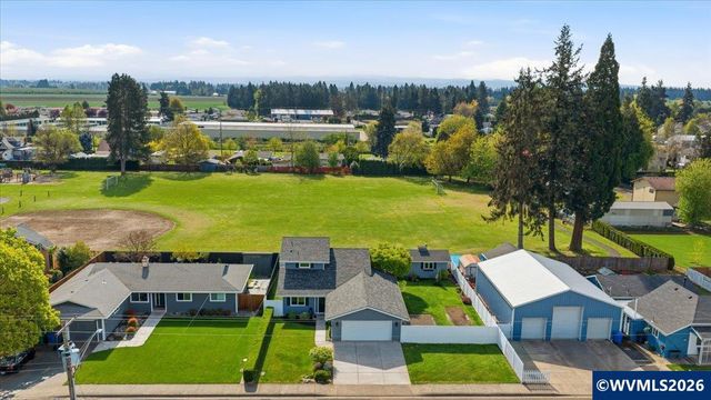 4094 5th St, Hubbard, OR 97032