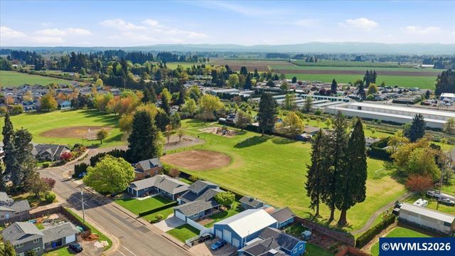 4094 5th St, Hubbard, OR 97032