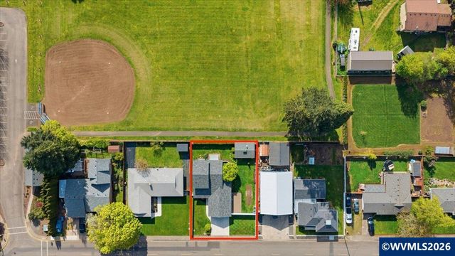 4094 5th St, Hubbard, OR 97032