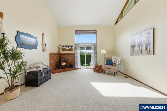 4094 5th St, Hubbard, OR 97032