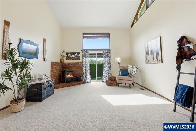 4094 5th St, Hubbard, OR 97032