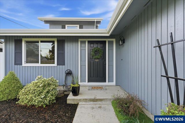 4094 5th St, Hubbard, OR 97032