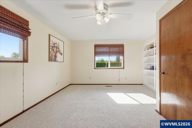 4094 5th St, Hubbard, OR 97032