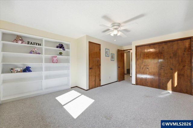 4094 5th St, Hubbard, OR 97032