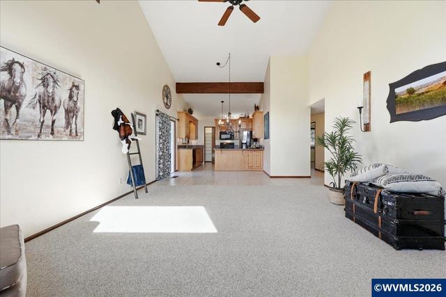 4094 5th St, Hubbard, OR 97032