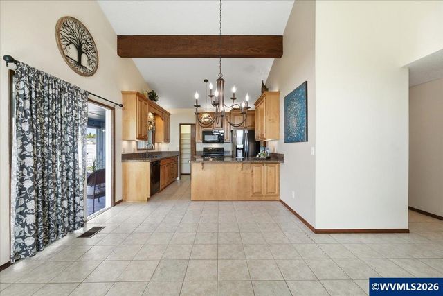 4094 5th St, Hubbard, OR 97032