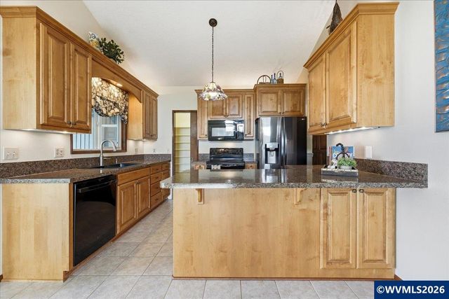 4094 5th St, Hubbard, OR 97032