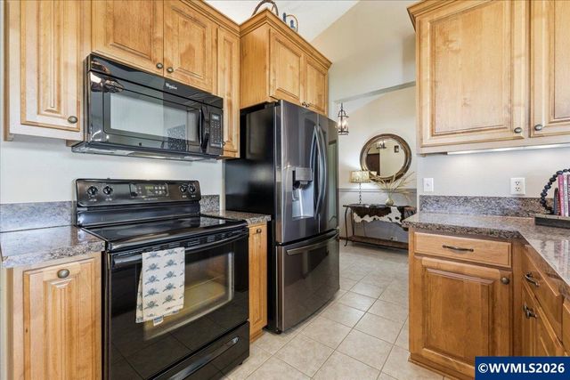 4094 5th St, Hubbard, OR 97032