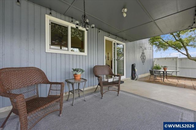 4094 5th St, Hubbard, OR 97032