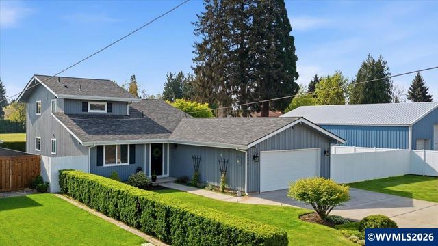 4094 5th St, Hubbard, OR 97032