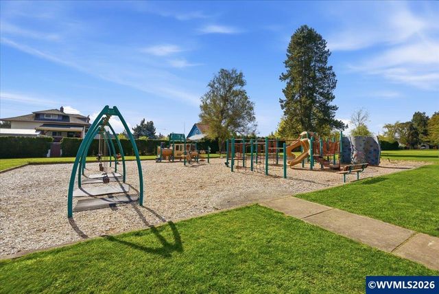 4094 5th St, Hubbard, OR 97032
