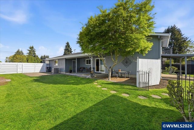 4094 5th St, Hubbard, OR 97032