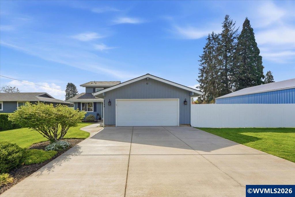 4094 5th St, Hubbard, OR 97032