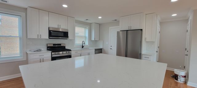 2840 W Arthur Street 2W, Chicago, IL 60645
