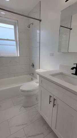 2840 W Arthur Street 2W, Chicago, IL 60645