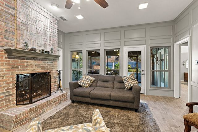 2906 River Crest Street, Grapevine, TX 76051