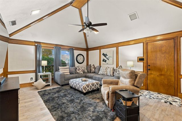 2906 River Crest Street, Grapevine, TX 76051