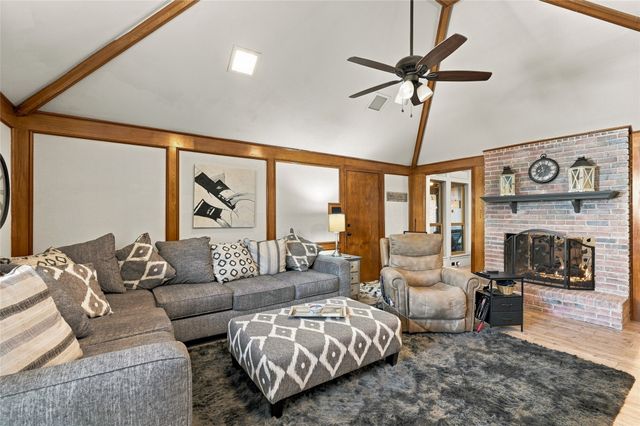 2906 River Crest Street, Grapevine, TX 76051
