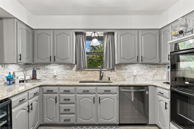 2906 River Crest Street, Grapevine, TX 76051